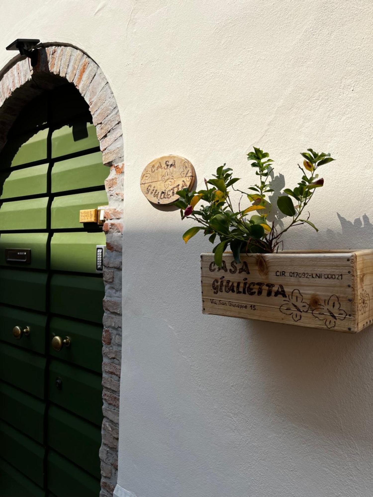 Casa Giulietta - Lonato Del Garda Apartment Luaran gambar