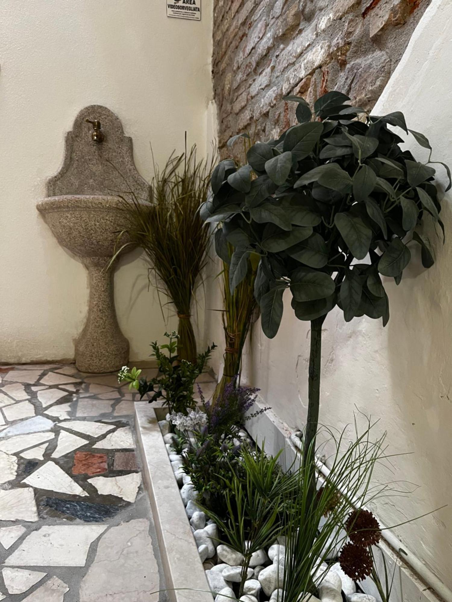 Casa Giulietta - Lonato Del Garda Apartment Luaran gambar
